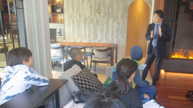 「箕面こどもの森学園」の皆さんの社会科見学の様子