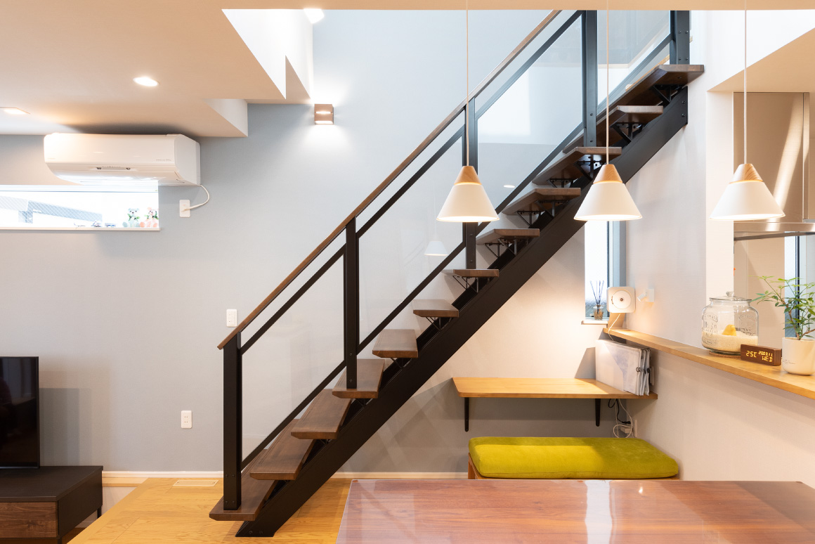リビング階段